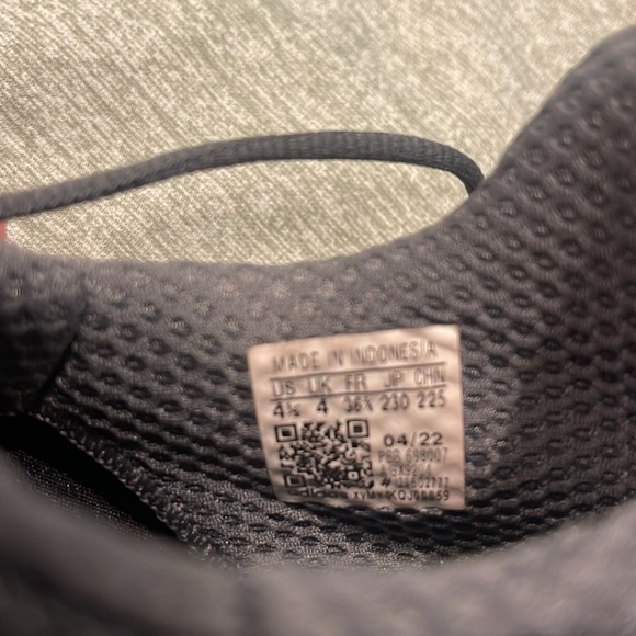 New adidas boys, clean - size 4.5Y, grey, clean home, worn 1x - Picture 6 of 6